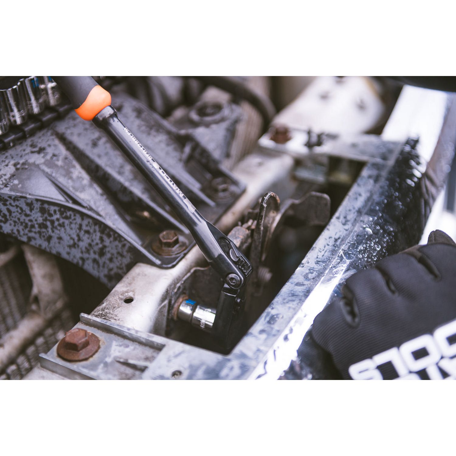 3/8 DRIVE 12-1/2 EIGHTY8 TOOTH BLACK CHROME LOCKING FLEX RATCHET WITH ERGO HANDLE - ORANGE BFR128BLFM | eBaydiy Tools - Image 4