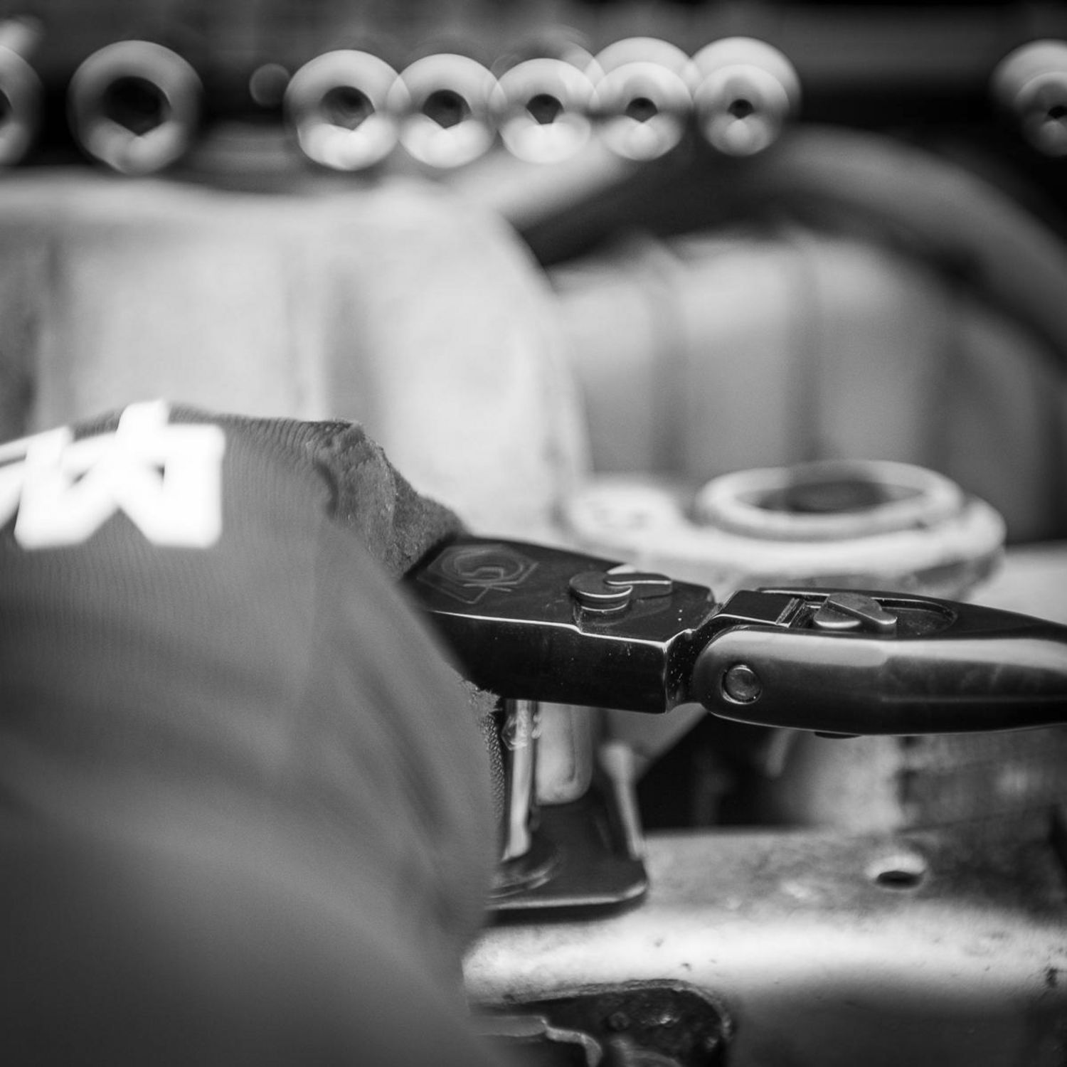 3/8 DRIVE 12-1/2 EIGHTY8 TOOTH BLACK CHROME LOCKING FLEX RATCHET WITH ERGO HANDLE - ORANGE BFR128BLFM | eBaydiy Tools - Image 15