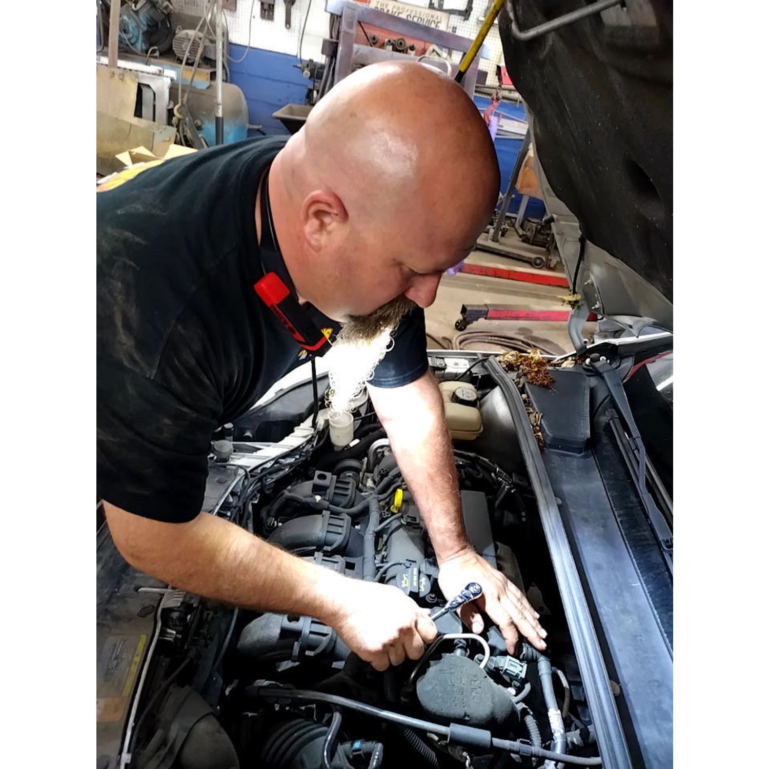 600 LUMEN RECHARGEABLE NECK LIGHT - RED MWL600R | eBaydiy Tools - Image 6