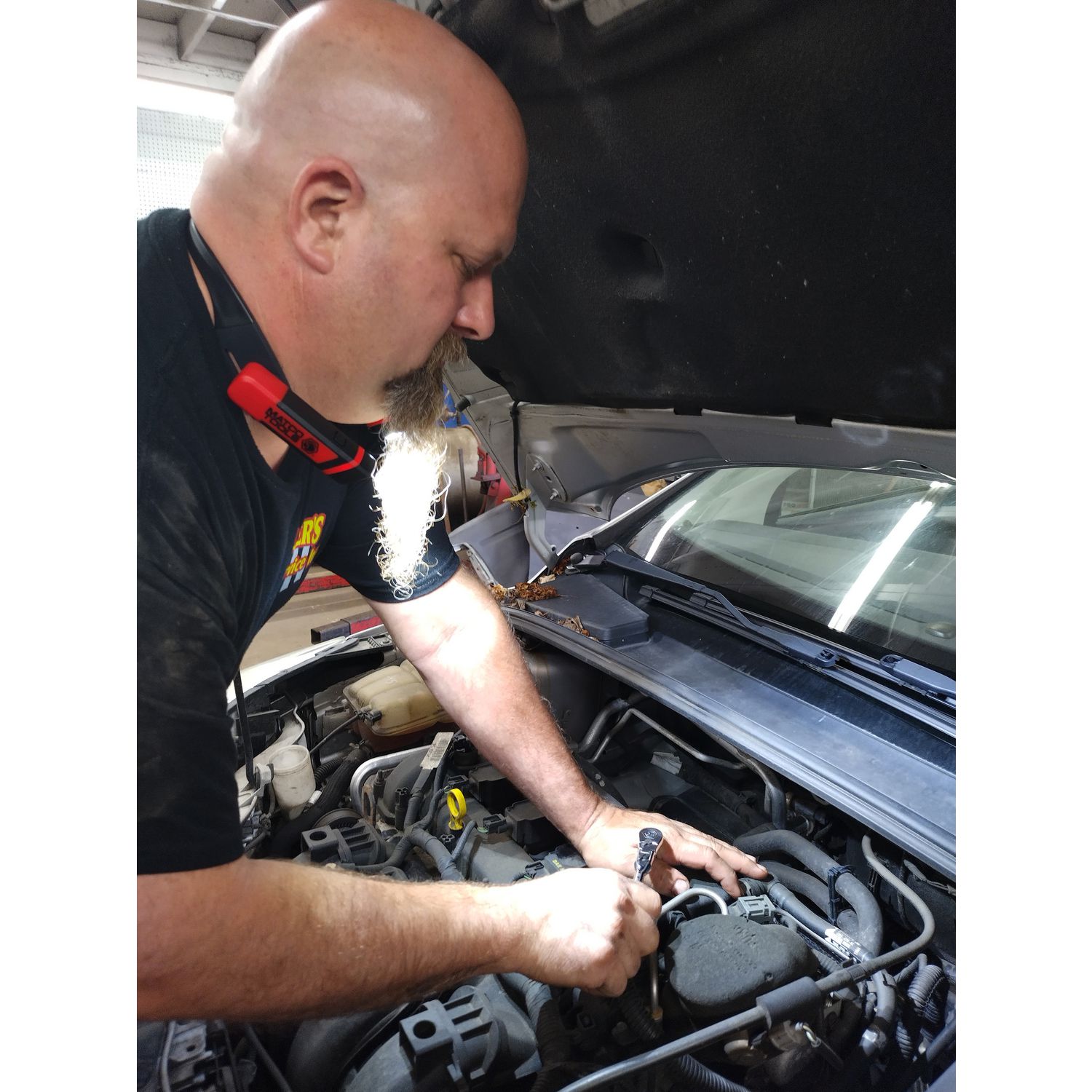 600 LUMEN RECHARGEABLE NECK LIGHT - RED MWL600R | eBaydiy Tools - Image 8